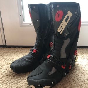 Pre-owned Men’s Sidi motorcycle racing boots.